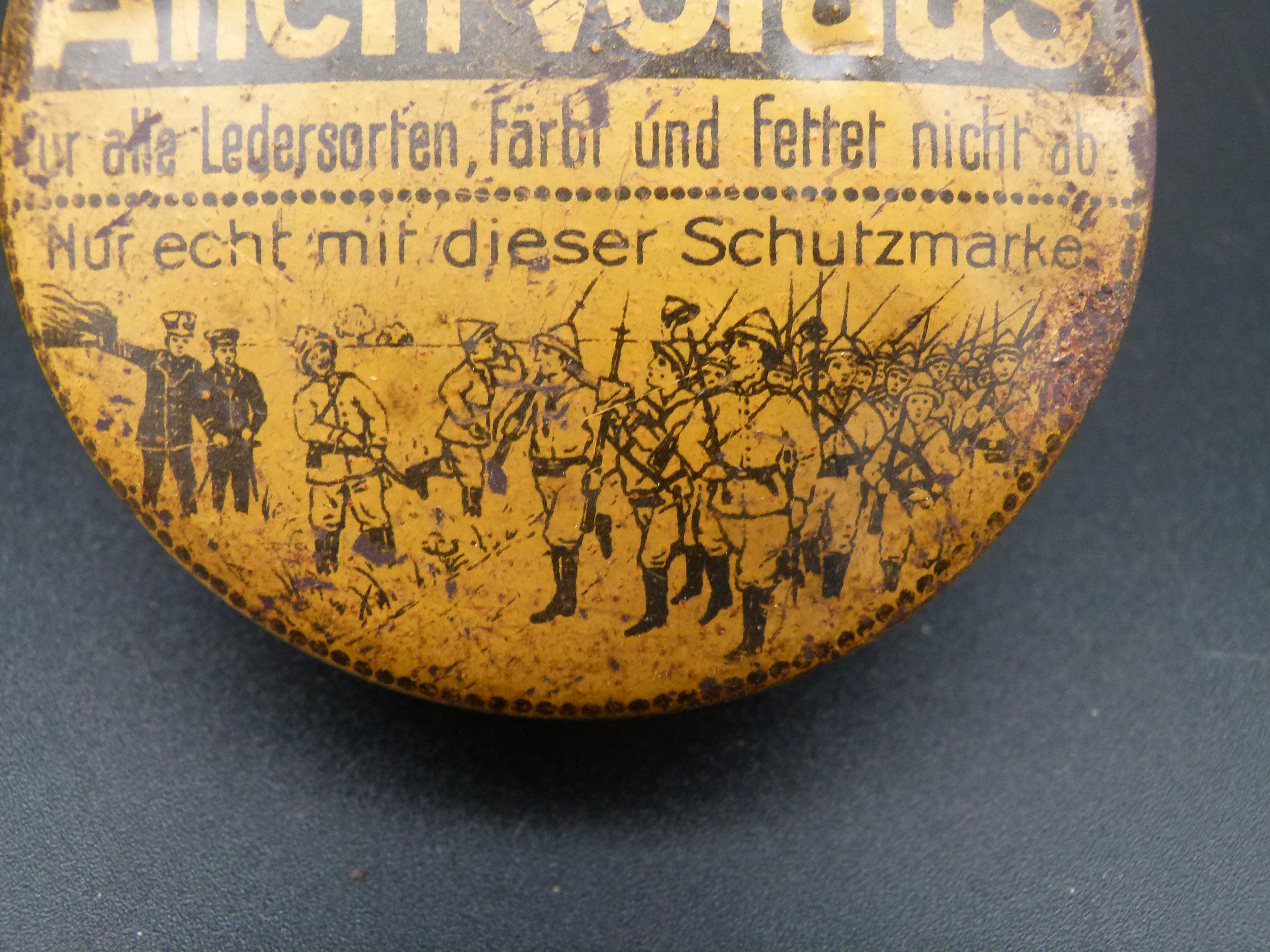 Lederfettdose Allen voraus Kolonialtruppen 