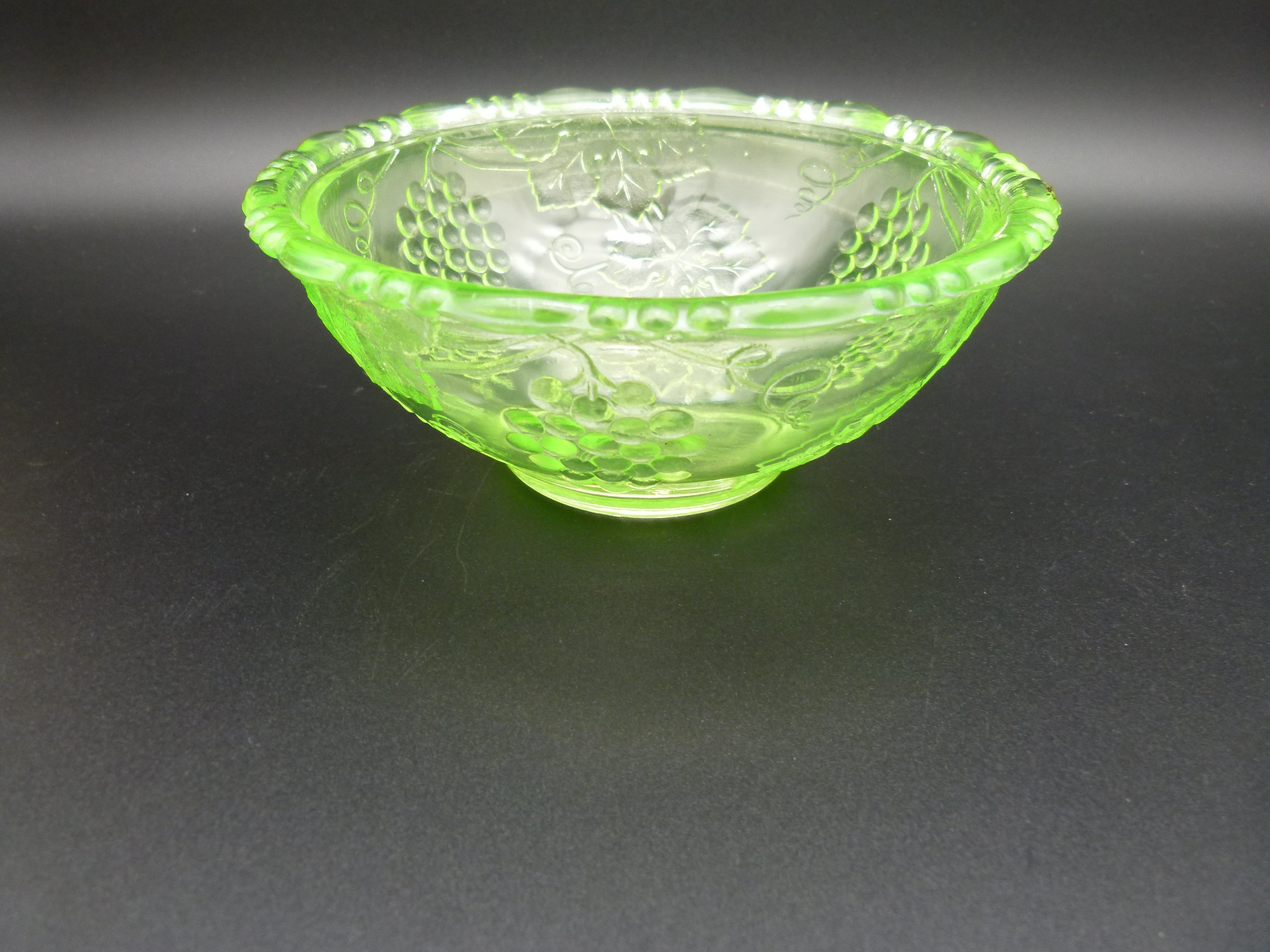 Uranglasschale Jugenstil Florales Muster