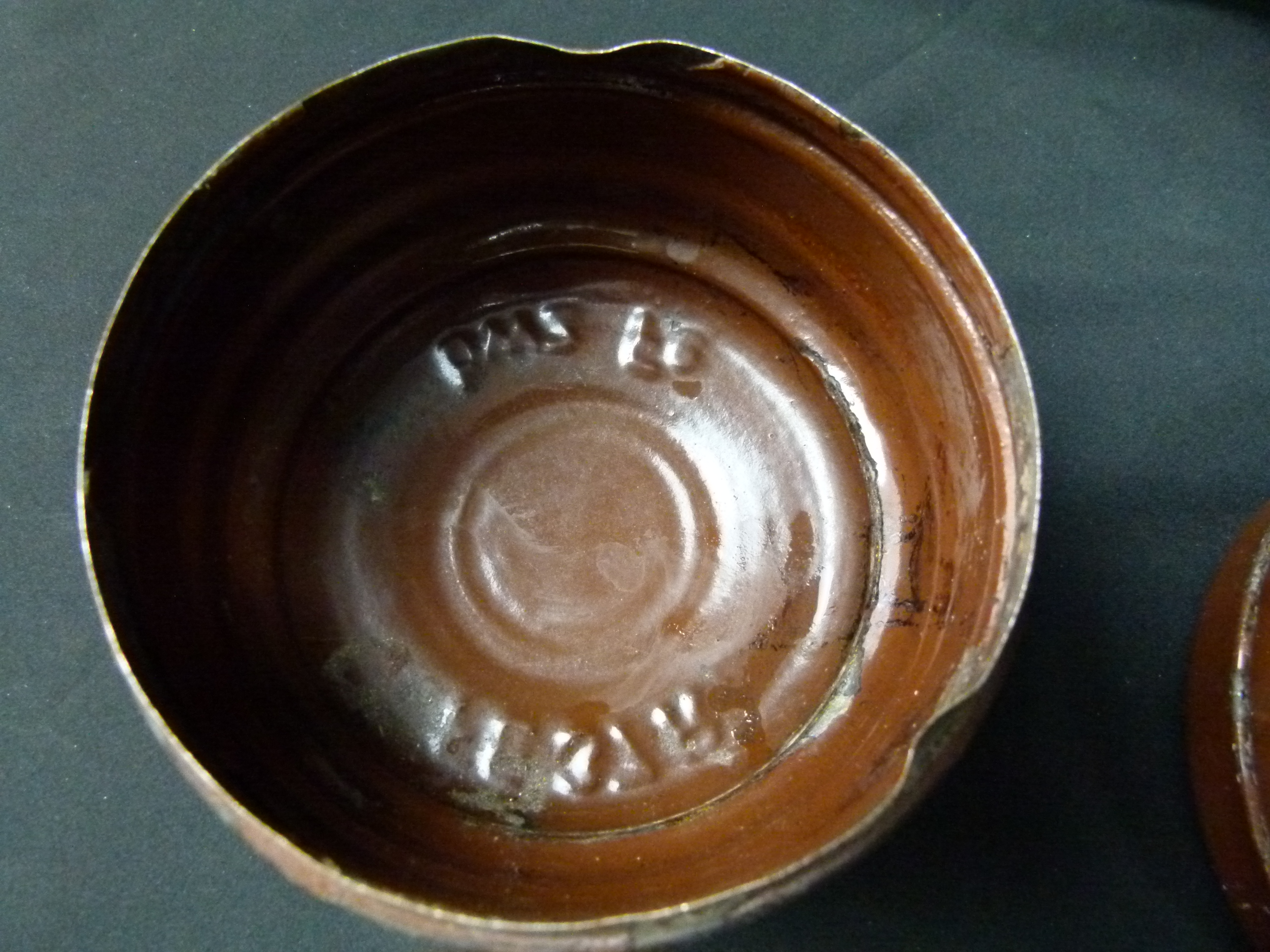 Kriegsschrott emaillierte Dose aus Gasmaskenfilter 