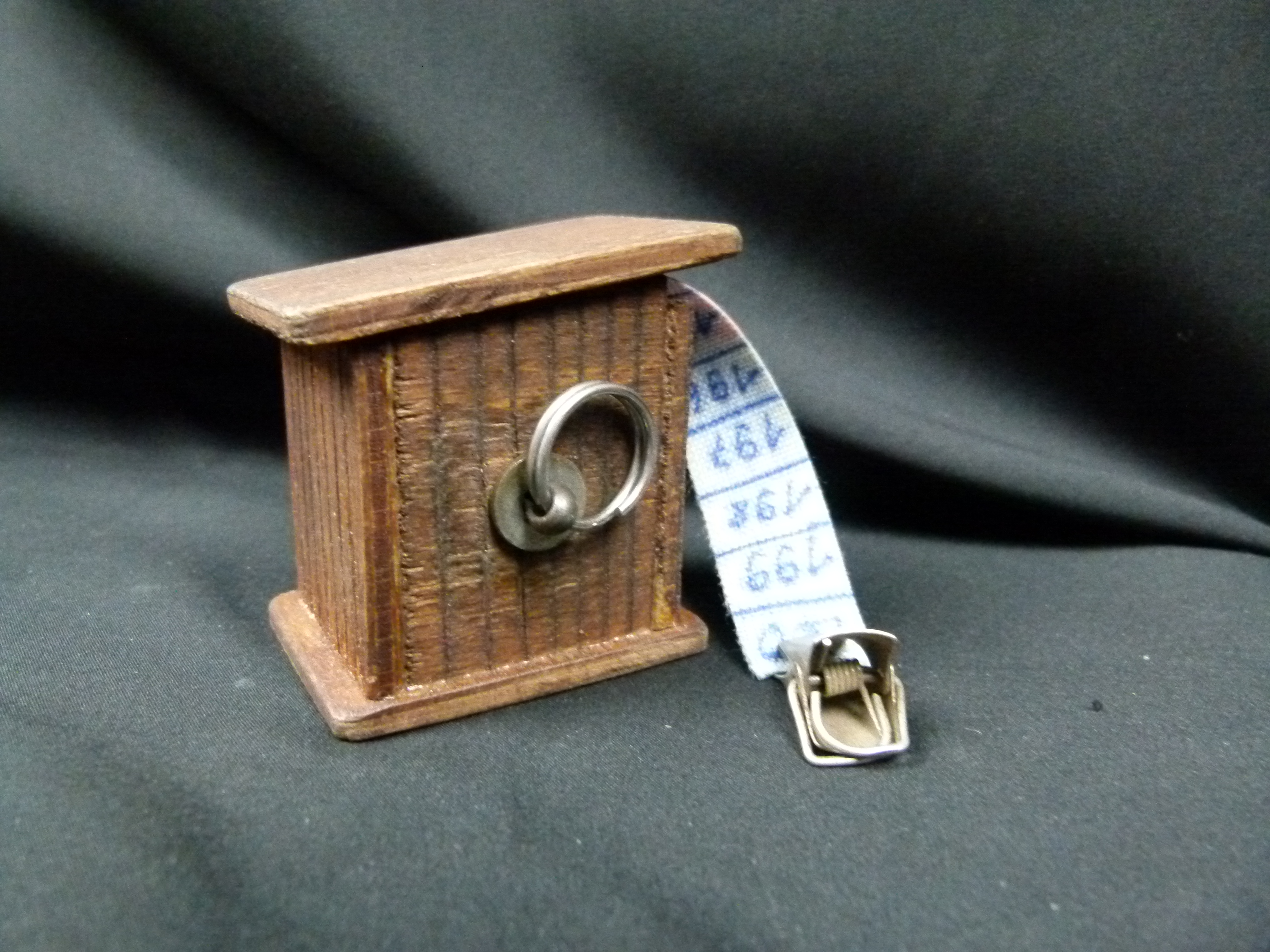 Bandmaß EK Bewegung Toilettenhaeuschen NVA