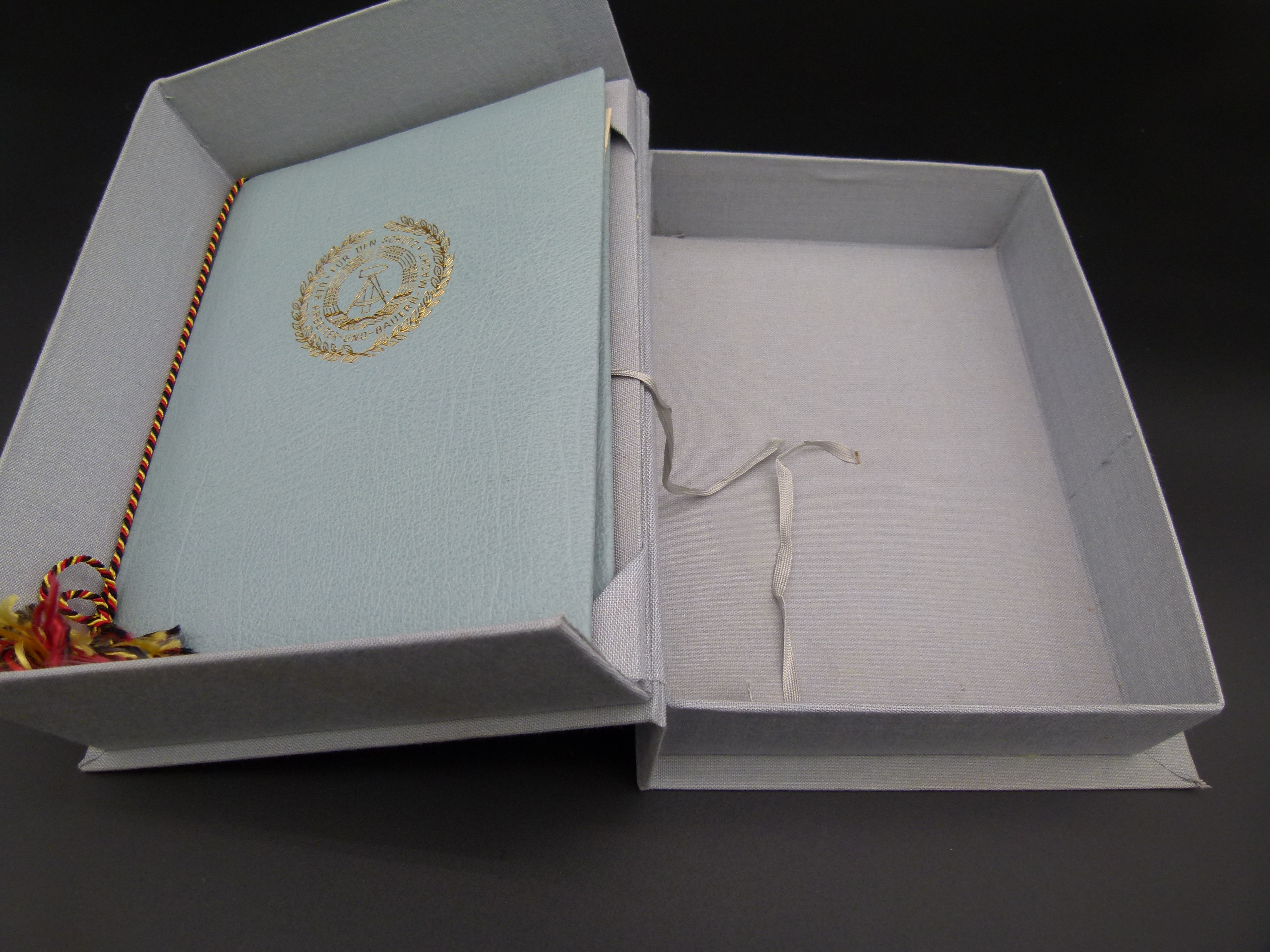 Verleihungskiste 25 Jahre NVA Urkunde Schreiben  