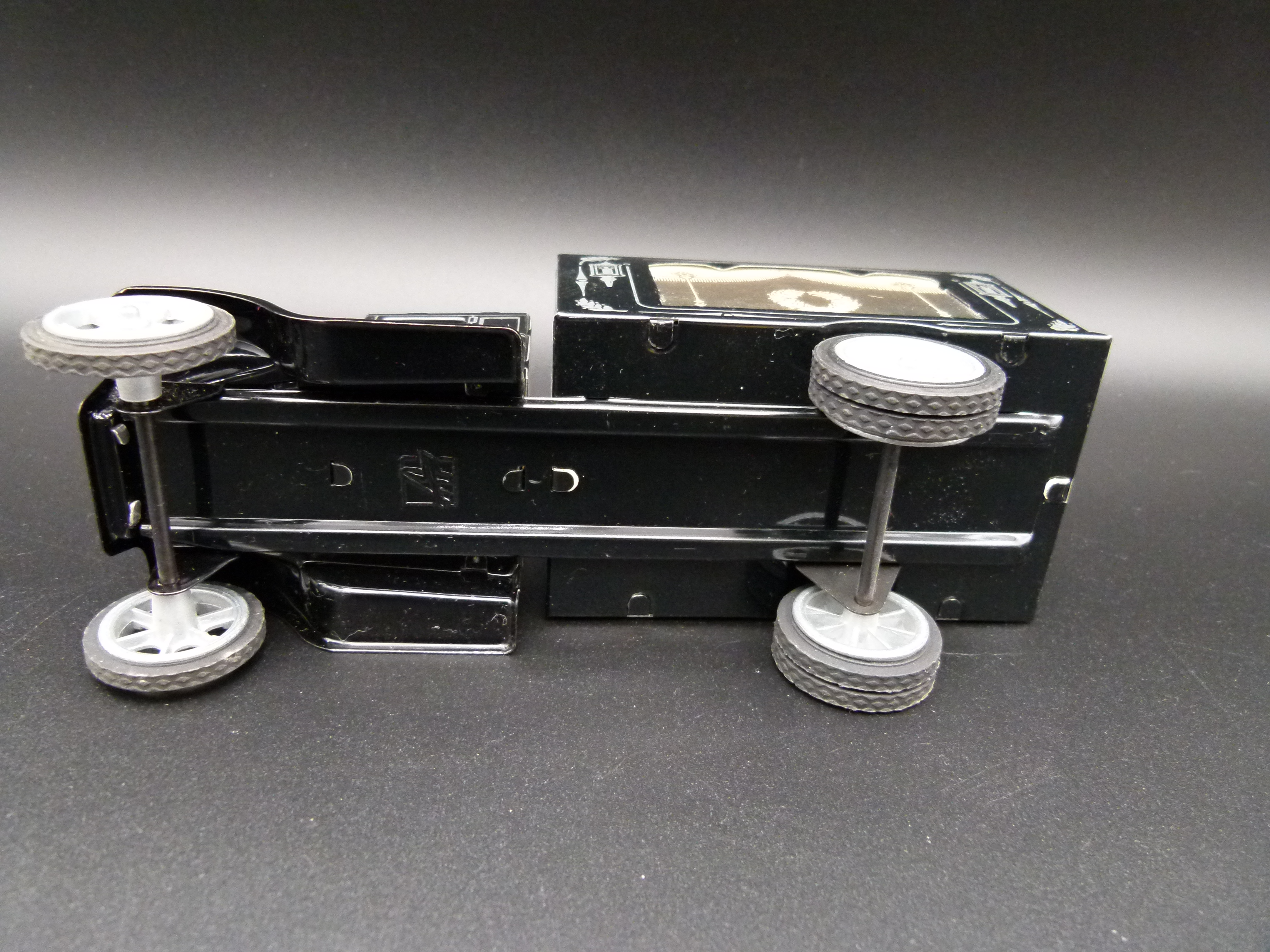 Altes Blechspielzeug Auto Leichenwagen mit Sarg