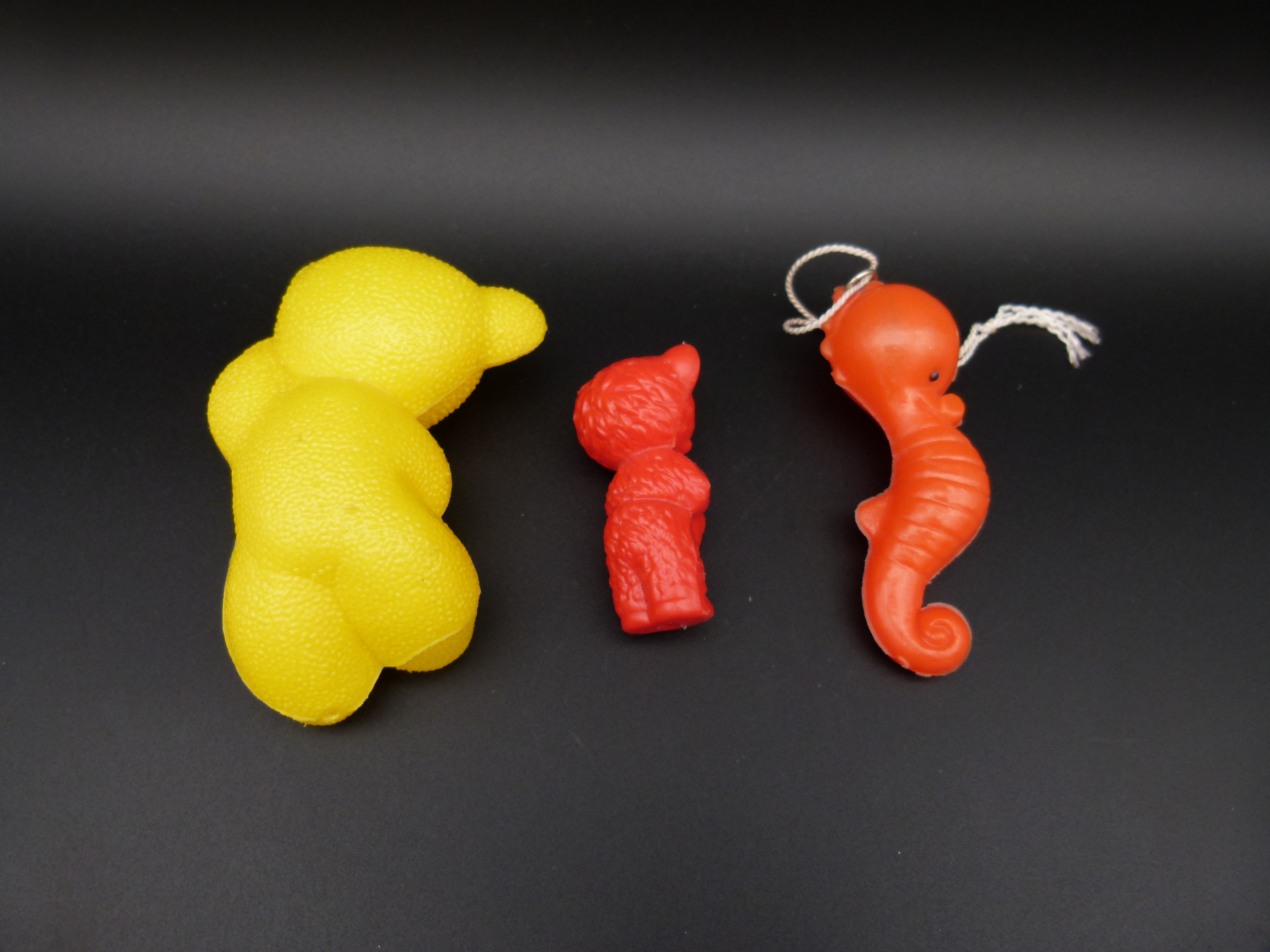 DDR Baby Spielzeug Baeren und Seepferdchen