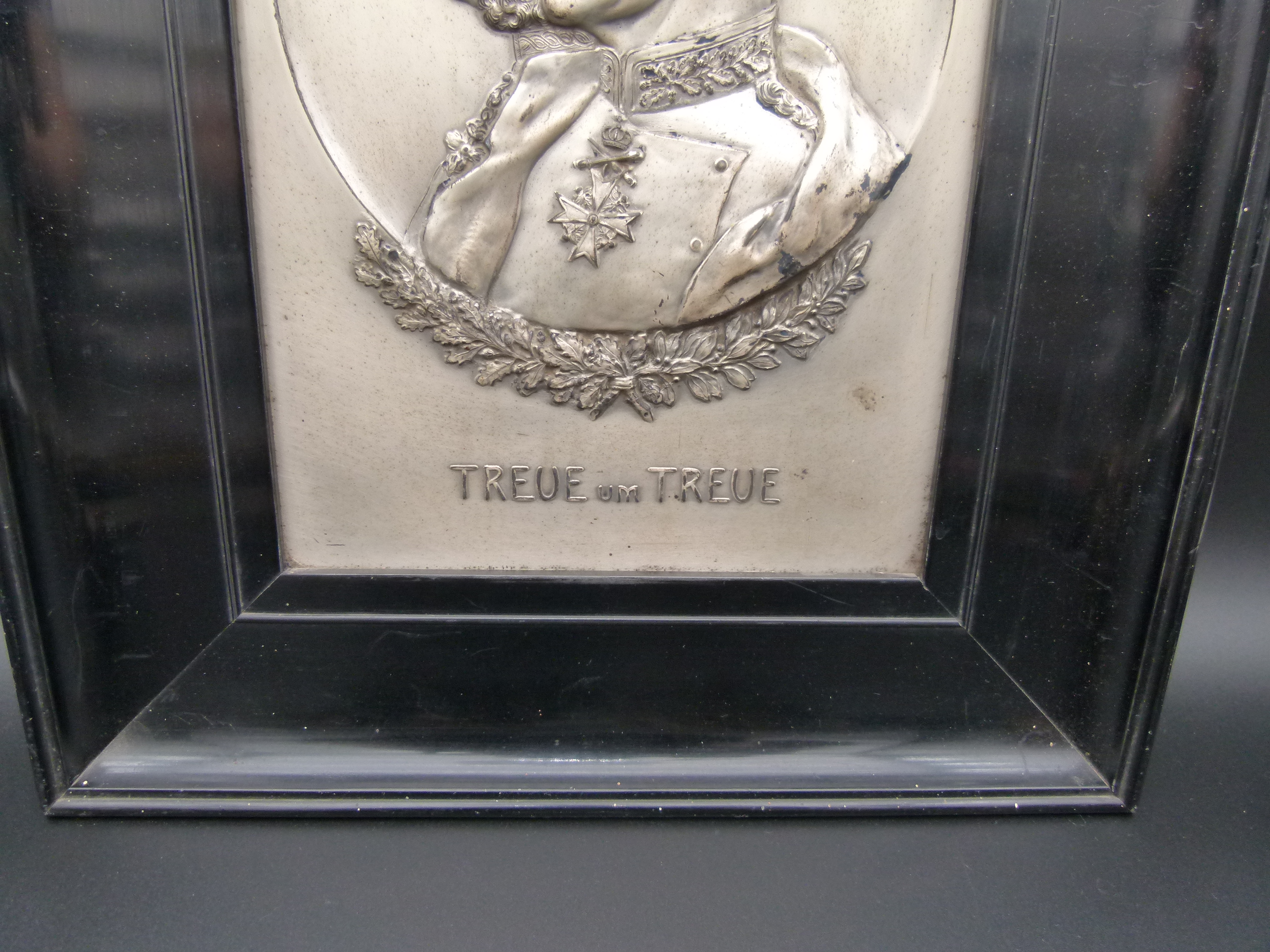 Relief Kaiser Wilhelm Franz Joseph Treue um Treue