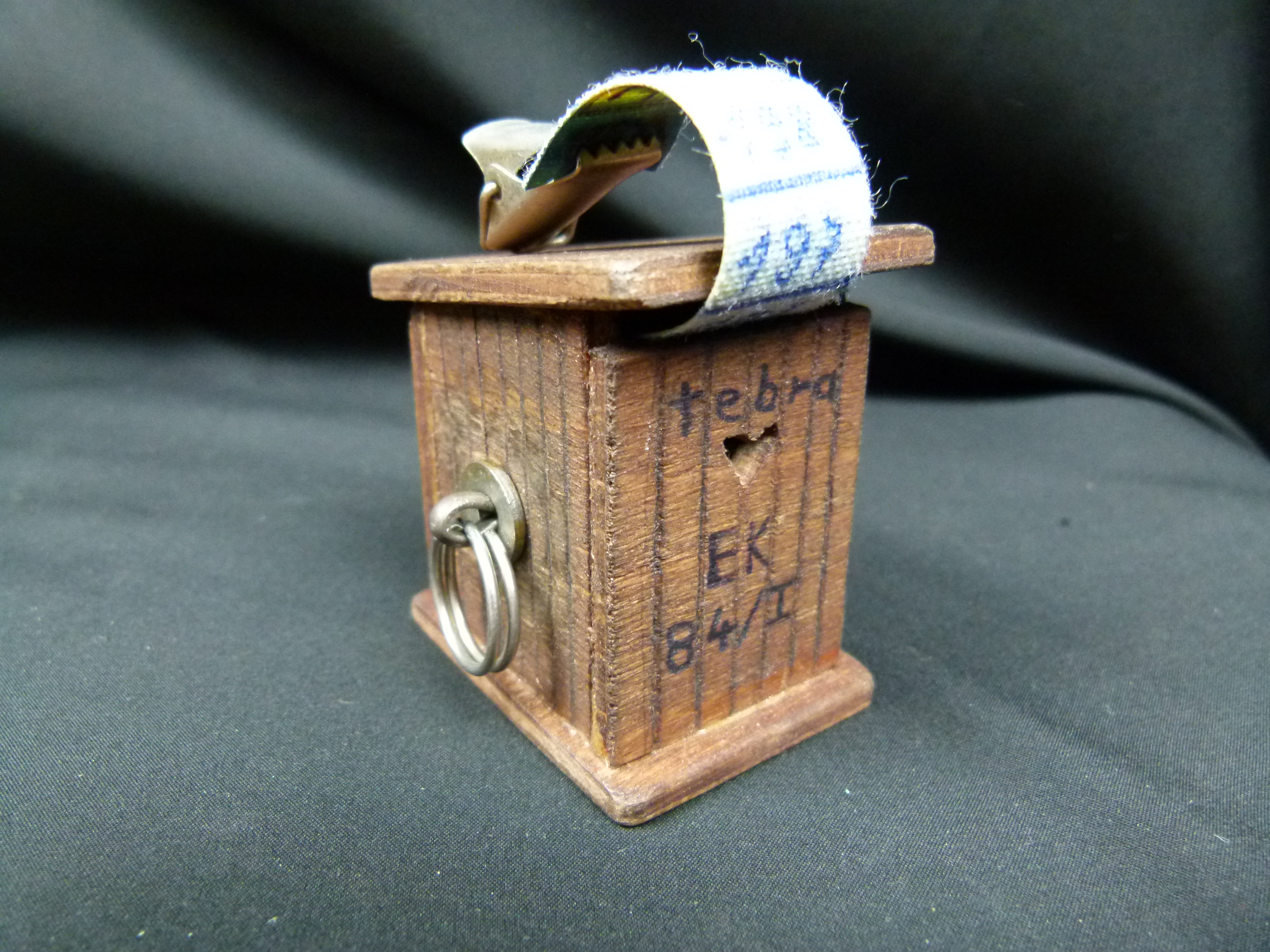 Bandmaß EK Bewegung Toilettenhaeuschen NVA