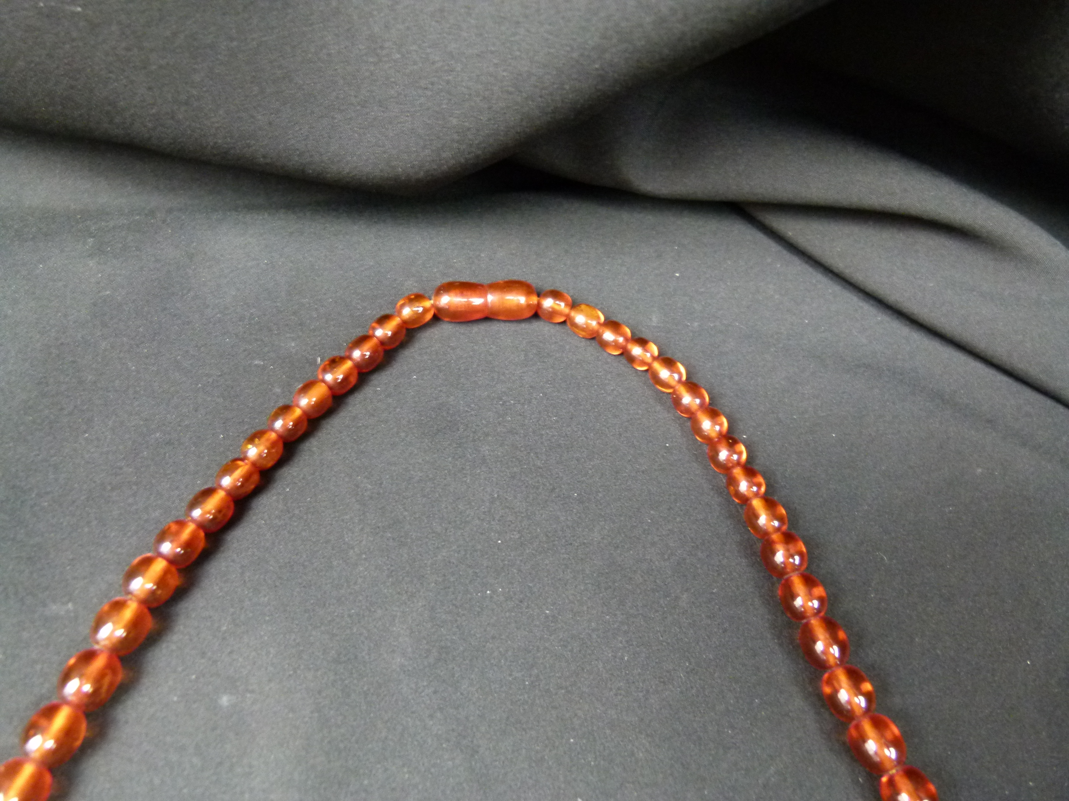 Alte Bakelit Halskette Kugeln Oliven Bernsteinfarben