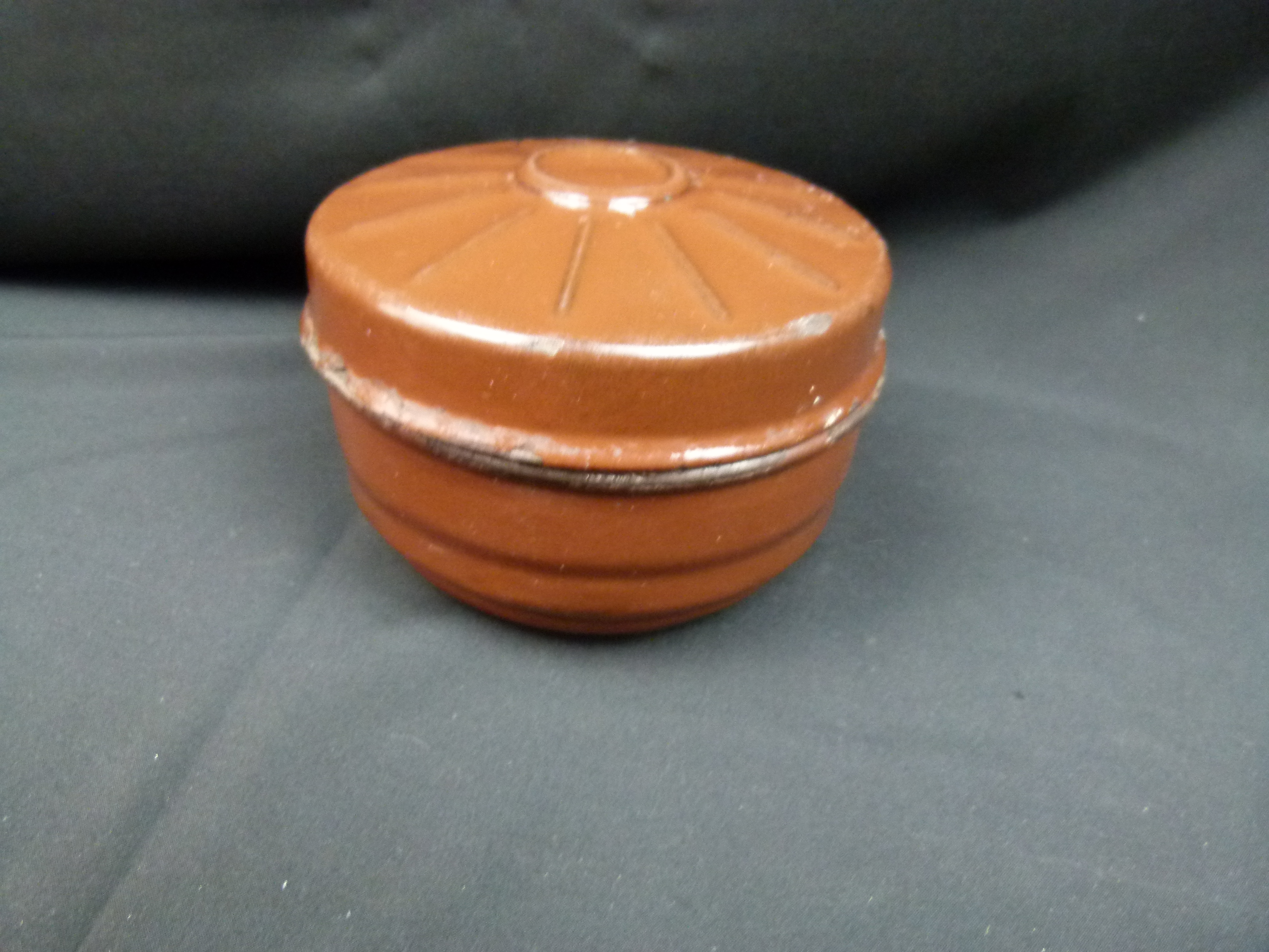 Kriegsschrott emaillierte Dose aus Gasmaskenfilter 