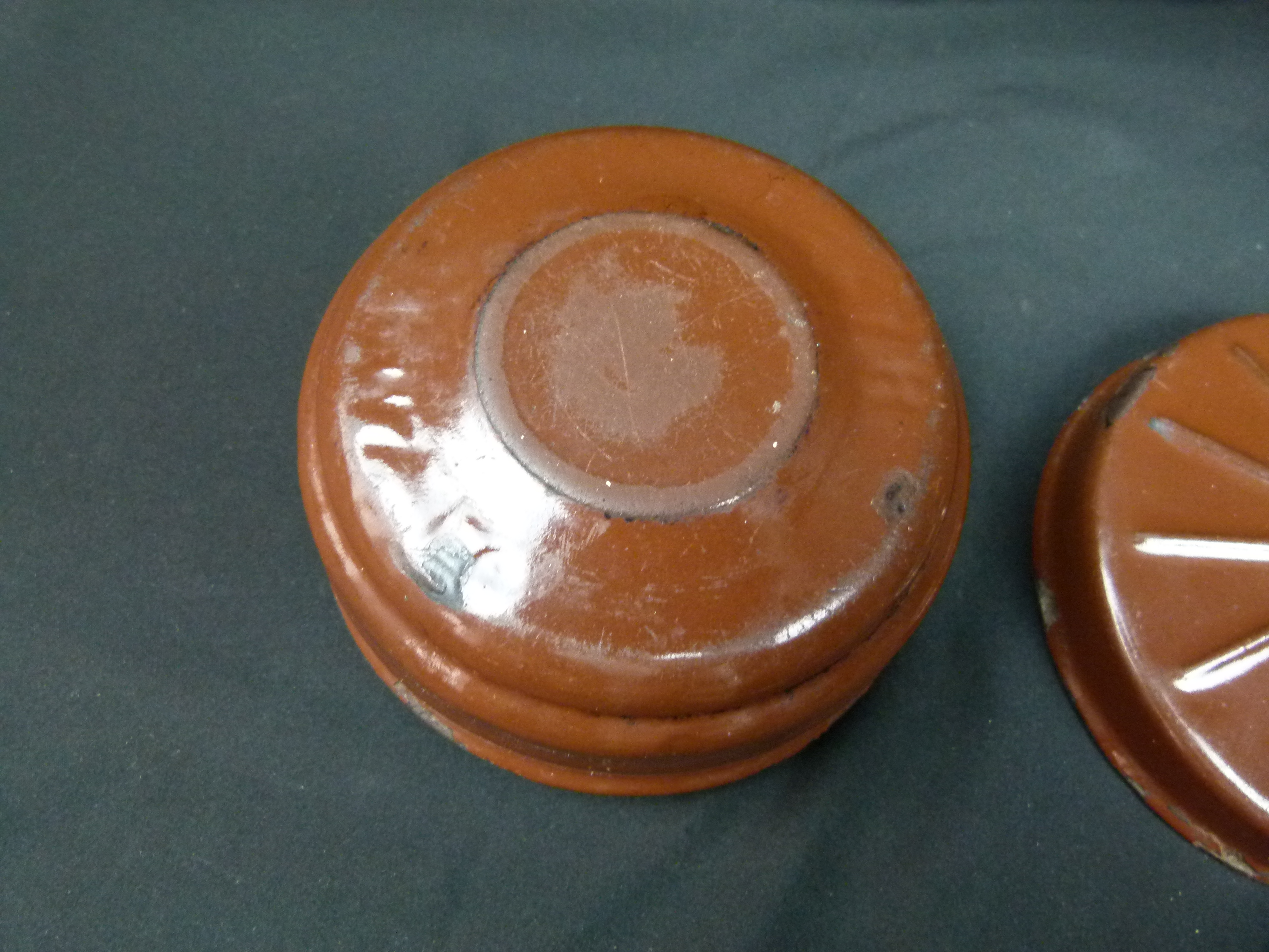 Kriegsschrott emaillierte Dose aus Gasmaskenfilter 